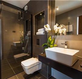 Luxury 5-Bedroom Villa with Sea-Views and Infinity Pool near Dubrovnik – Sleeps 10